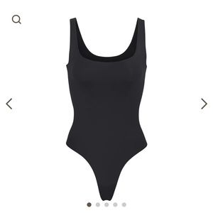 SKIMS ESSENTIAL SCOOP NECK BODYSUIT NWOT S/M